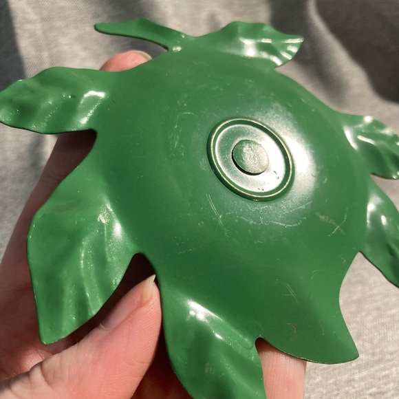 Green Metal Leaf Candle Holder - Picture 10 of 12